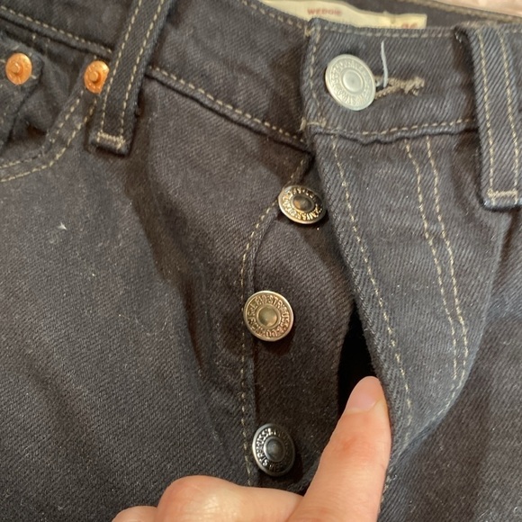 Levi’s Wedgie Icon Fit Black Distressed Jeans sz 26 - Picture 6 of 14